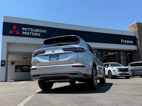 New 2026 Mitsubishi Outlander SE AWD/4WD image 12