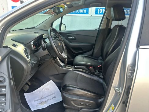 Used 2017 Chevrolet Trax LT w/ LT Convenience Package AWD/4WD image 26