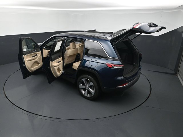 New 2026 Jeep Grand Cherokee Limited w/ Trailer Tow Package AWD/4WD image 28