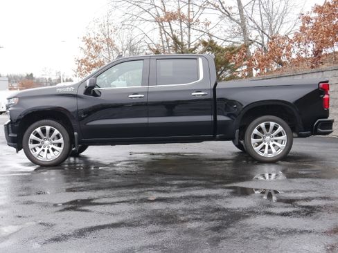 Used 2022 Chevrolet Silverado 1500 High Country w/ Technology Package image 3