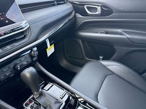 New 2026 Jeep Compass Limited image 17
