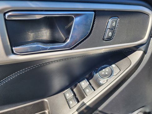 Used 2020 Ford Explorer XLT w/ Equipment Group 202A image 25