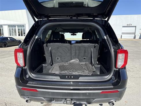 Used 2022 Ford Explorer XLT w/ Equipment Group 202A image 6
