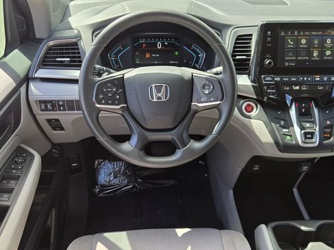 Used 2024 Honda Odyssey EX image 12