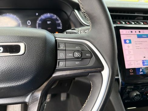 Used 2023 Jeep Grand Cherokee L Limited AWD/4WD image 17