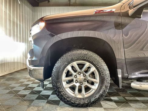 Used 2023 Chevrolet Silverado 1500 LT w/ Z71 Off-Road Package image 31
