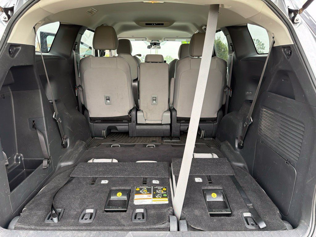 Used 2025 Toyota Sienna LE AWD/4WD image 24