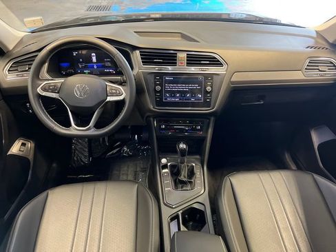 Certified 2023 Volkswagen Tiguan SE w/ Panoramic Sunroof Package FWD image 19