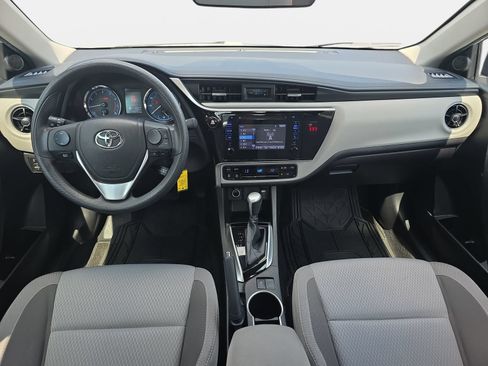 Used 2018 Toyota Corolla LE FWD image 9