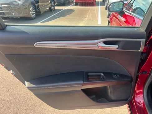 Used 2018 Ford Fusion SE w/ Fusion SE Technology Package FWD image 14