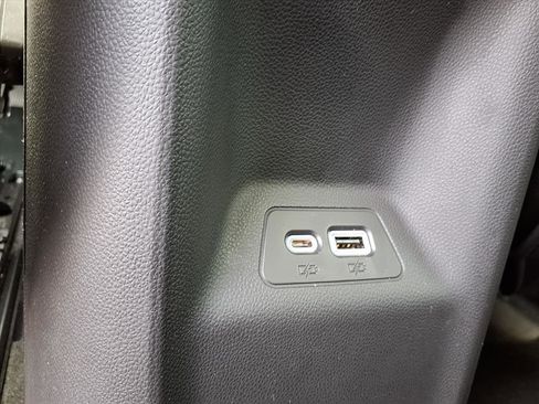 Used 2022 Buick Envision Essence w/ Technology Package I image 27