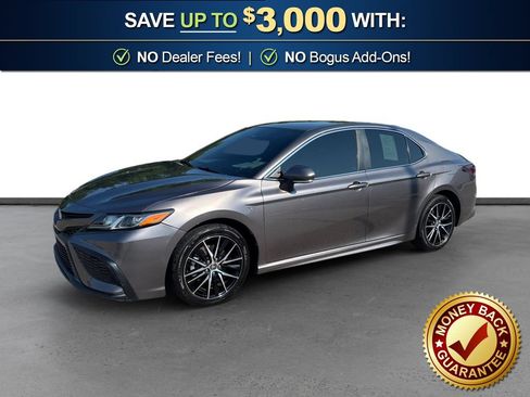 Used 2024 Toyota Camry SE FWD image 1