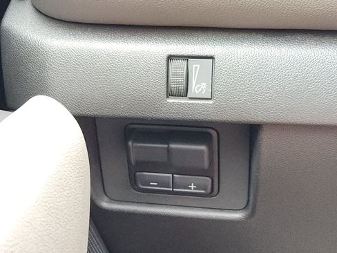 Used 2024 Chevrolet Colorado ZR2 w/ Technology Package AWD/4WD image 30