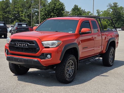 Used 2016 Toyota Tacoma TRD Off-Road w/ Towing Package AWD/4WD image 2