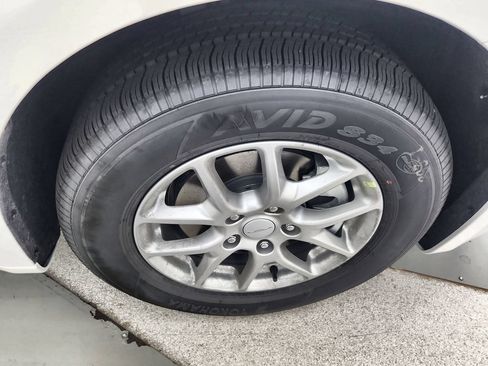 New 2027 Chrysler Pacifica LX FWD image 32