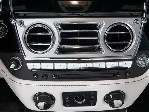 Used 2017 Rolls-Royce Dawn image 35