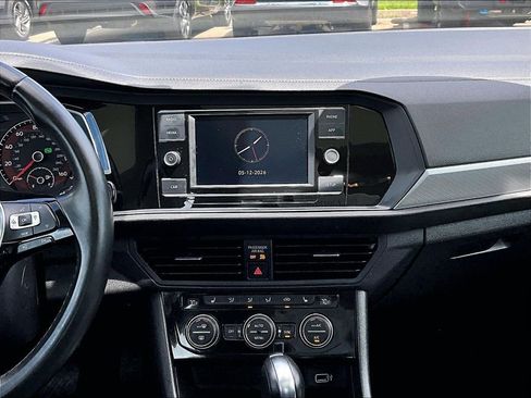 Used 2019 Volkswagen Jetta SE FWD image 18