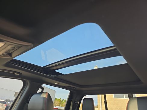 Used 2023 Nissan Titan PRO-4X w/ Pro-4x Convenience Package image 32