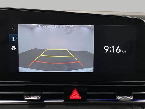 Used 2025 Hyundai Elantra SEL image 24