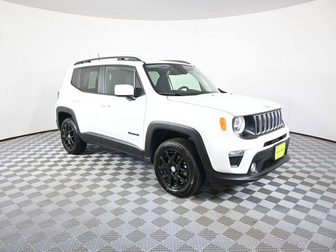 Used 2020 Jeep Renegade Latitude w/ Cold Weather Group AWD/4WD image 9