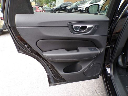 Used 2020 Volvo XC60 T6 Momentum w/ Protection Package AWD/4WD image 16
