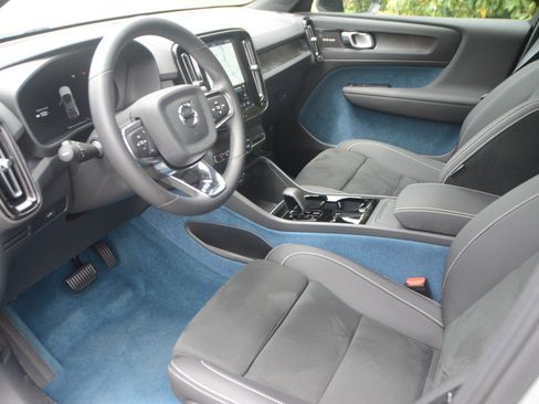 Used 2024 Volvo C40 Recharge Ultimate RWD image 2