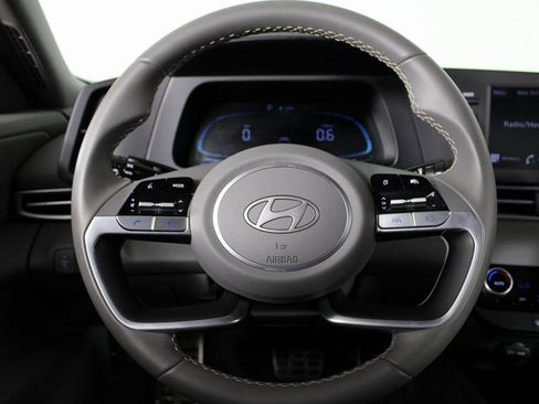 Certified 2025 Hyundai Elantra Sport image 22