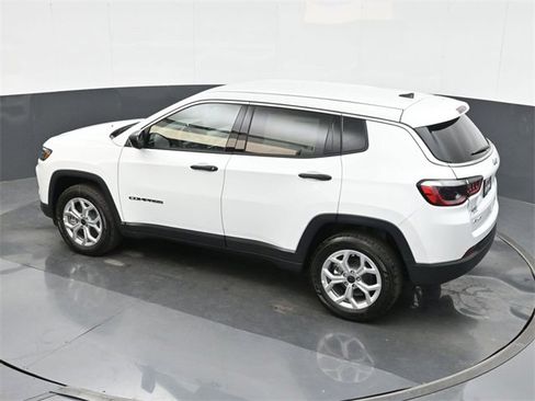 Used 2025 Jeep Compass Sport image 26