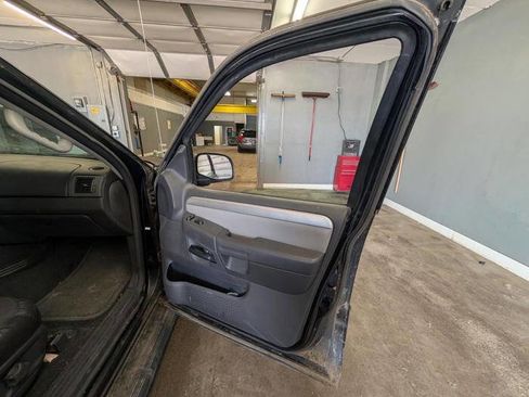 Used 2004 Mercury Mountaineer Convenience AWD/4WD image 30