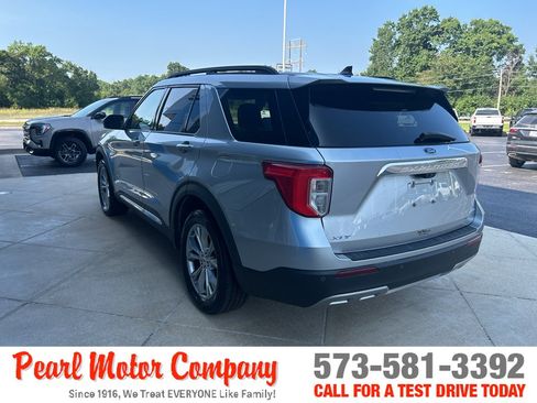 Used 2021 Ford Explorer XLT w/ Equipment Group 202A AWD/4WD image 6