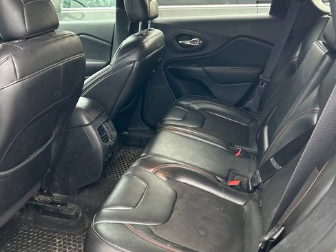 Used 2019 Jeep Cherokee Trailhawk w/ Cold Weather Group AWD/4WD image 6