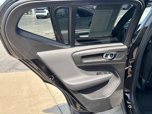 Used 2022 Volvo XC40 T5 R-Design w/ Advanced Package AWD/4WD image 30