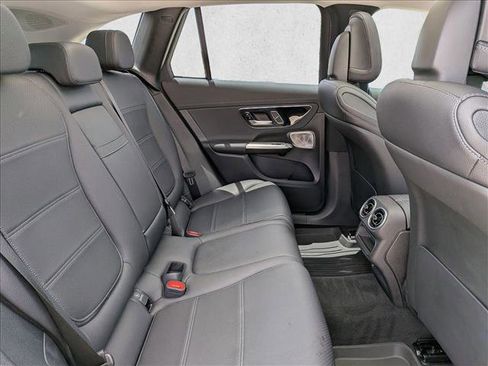 Used 2024 Mercedes-Benz GLC 300 4MATIC image 21