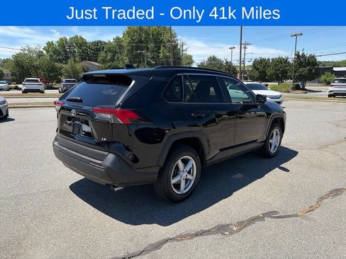 Used 2019 Toyota RAV4 LE FWD image 4