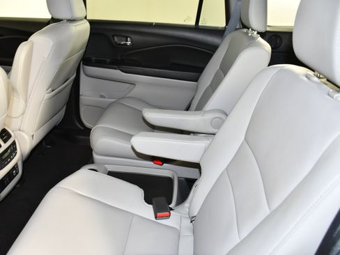 Used 2019 Honda Pilot Touring image 50