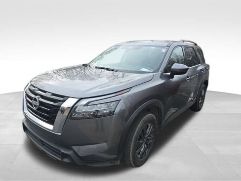 Used 2025 Nissan Pathfinder SV image 2