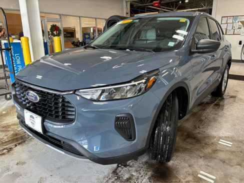 Used 2025 Ford Escape Active w/ Cold Weather Package image 4
