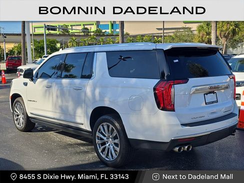 Used 2022 GMC Yukon XL Denali w/ Denali Premium Package image 3