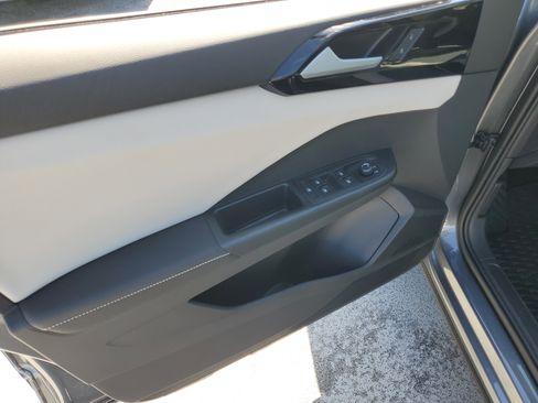 New 2025 Volkswagen Taos S image 10