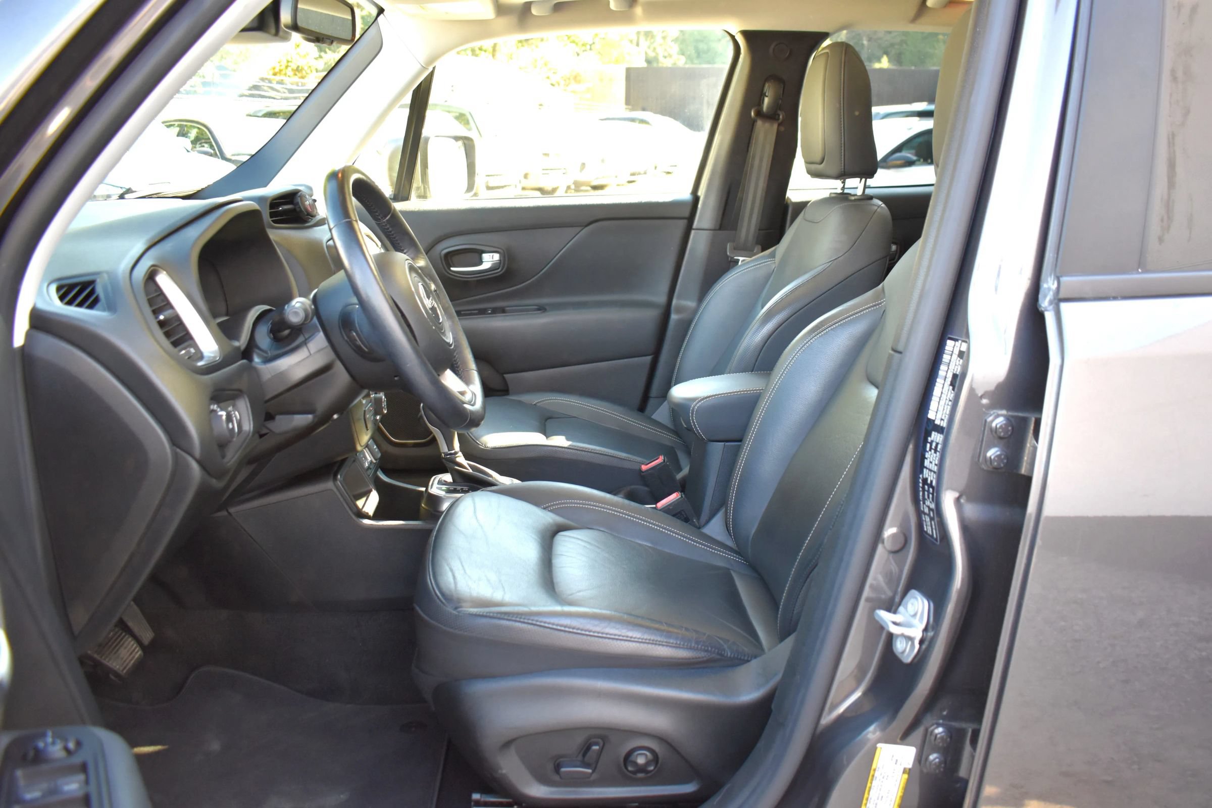 Used 2020 Jeep Renegade Limited w/ UConnect 8.4 Nav Group FWD image 10