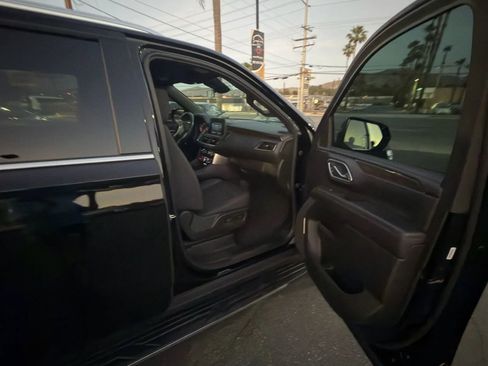 Used 2023 Chevrolet Suburban LS RWD image 11