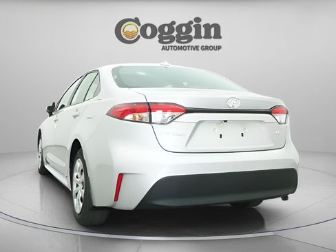 Used 2026 Toyota Corolla LE FWD image 12