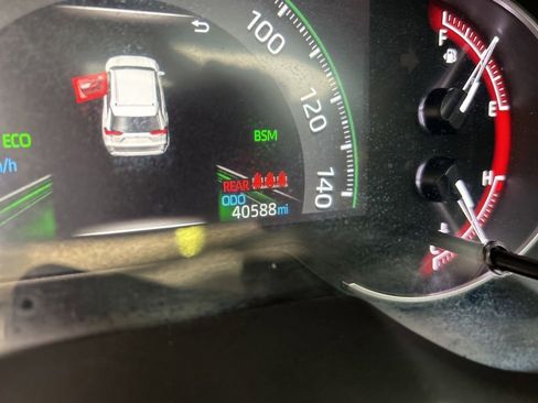 Used 2025 Toyota RAV4 XLE image 45