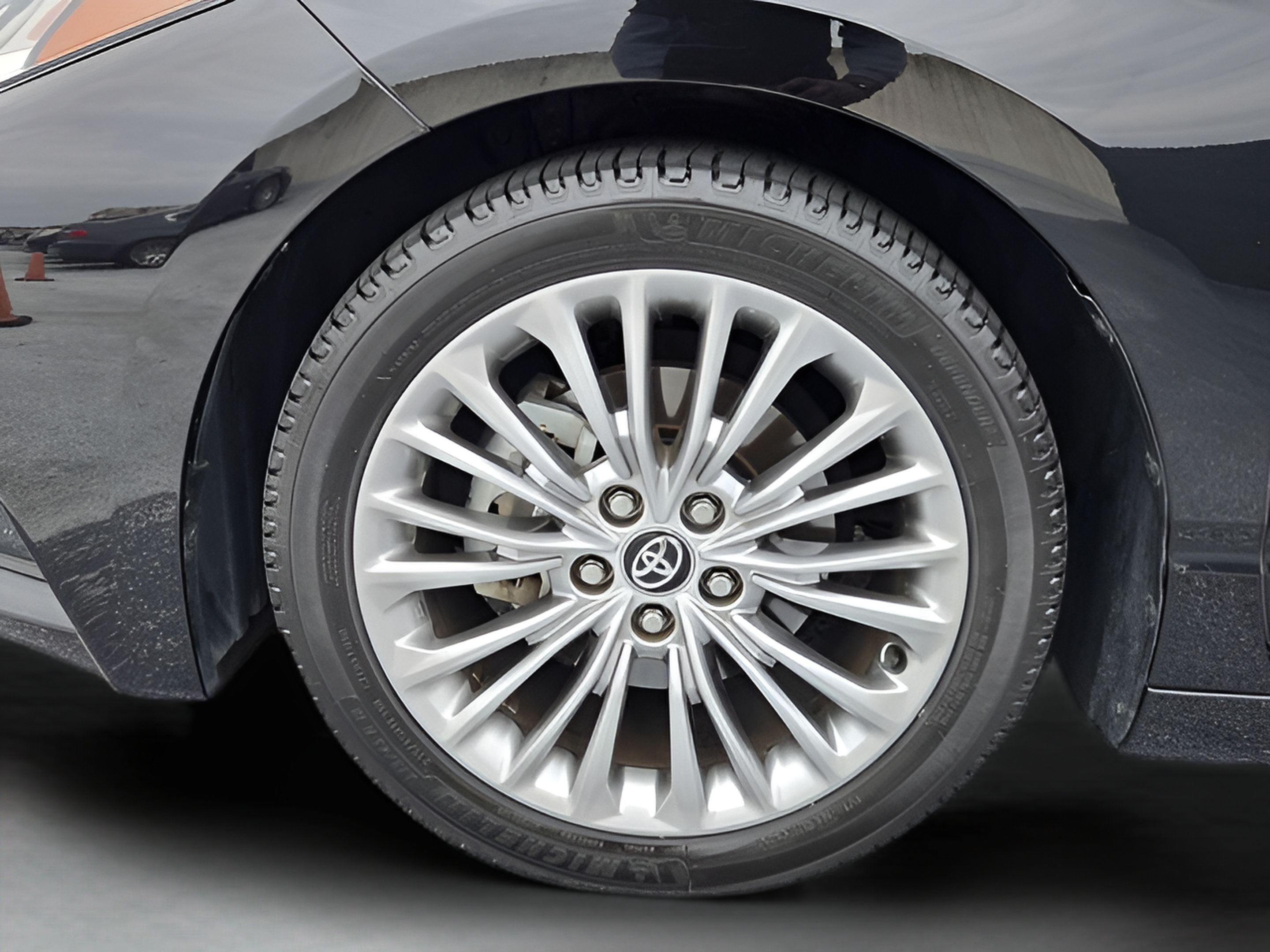 Used 2020 Toyota Avalon Limited FWD image 33