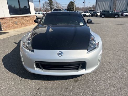 Used 2020 Nissan 370Z image 9
