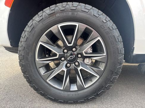 Used 2021 Chevrolet Tahoe Z71 w/ Rear Media and Nav Package image 15