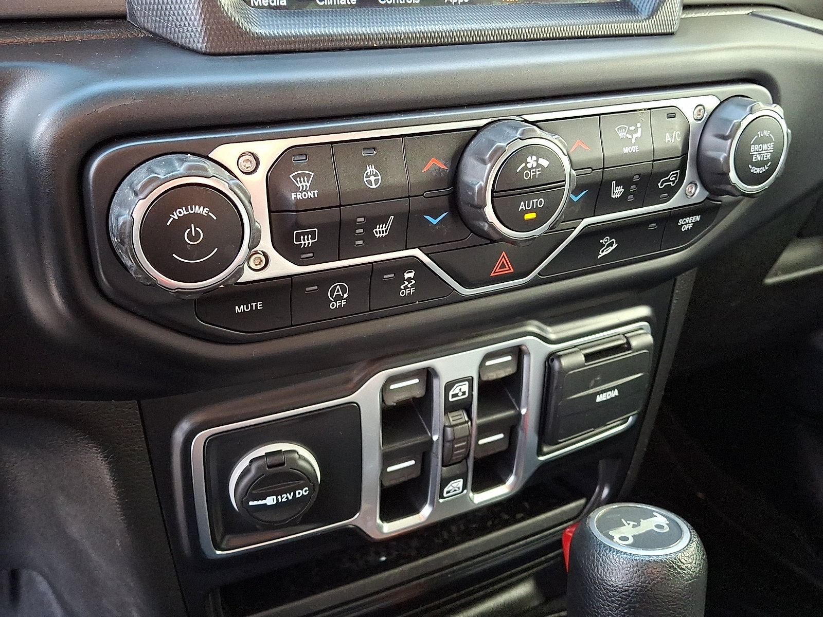 Used 2019 Jeep Wrangler Unlimited Sahara AWD/4WD image 15