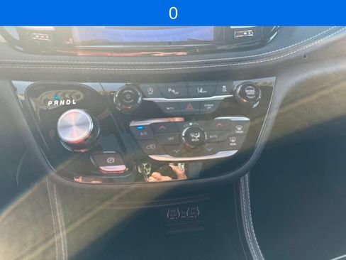 Used 2025 Chrysler Pacifica Limited FWD image 38