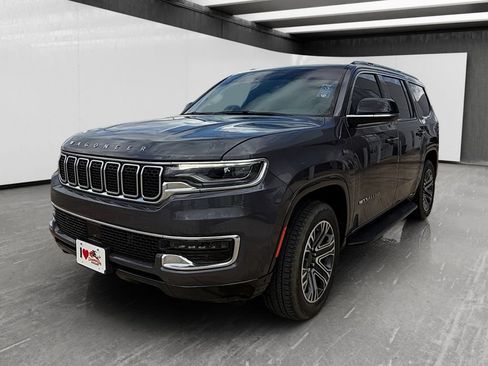 Used 2023 Jeep Wagoneer 4WD w/ Premium Group I image 1