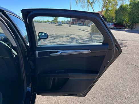 Used 2019 Ford Fusion SE image 16